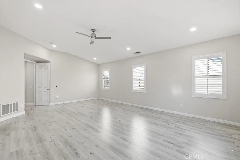 558 Calderone Corona, CA 92879