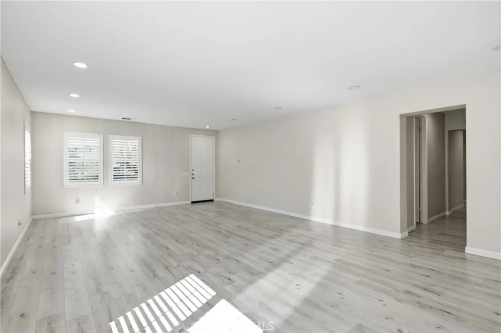 558 Calderone Corona, CA 92879