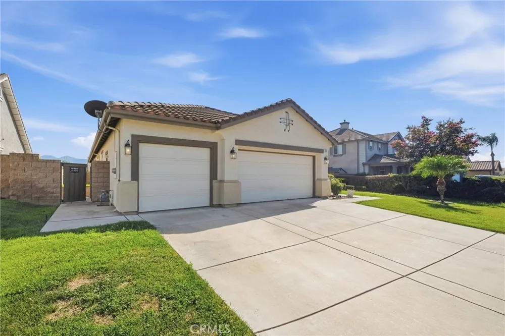 558 Calderone Corona, CA 92879