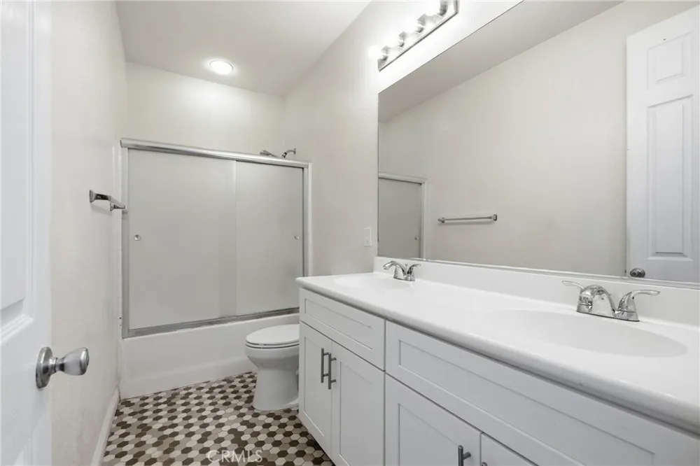558 Calderone Corona, CA 92879