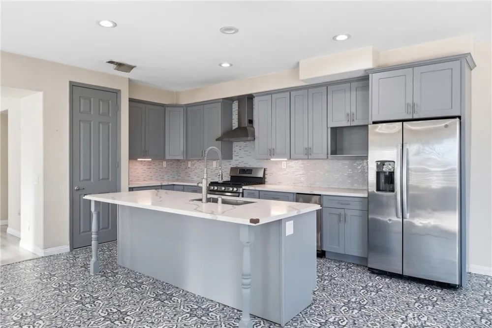 558 Calderone Corona, CA 92879