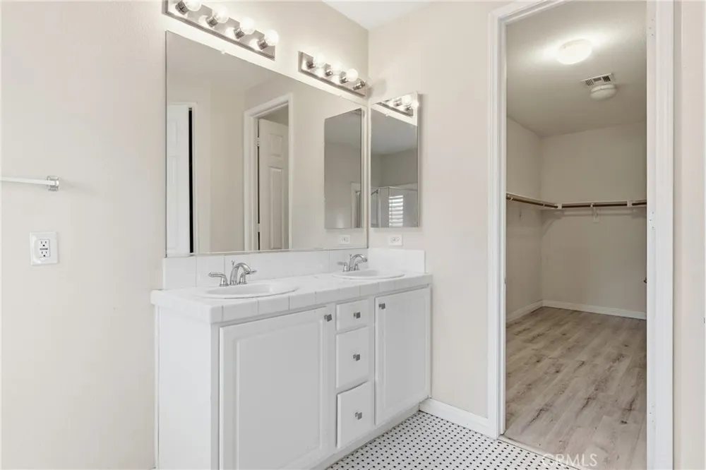 558 Calderone Corona, CA 92879