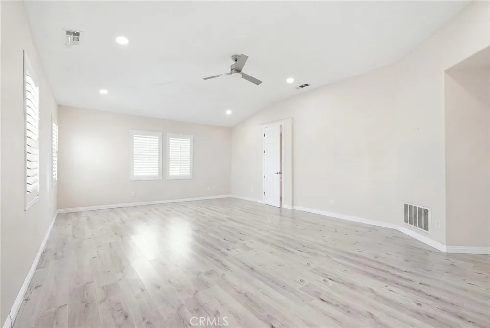 558 Calderone Corona, CA 92879