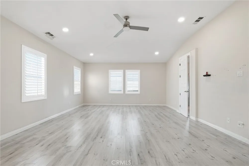 558 Calderone Corona, CA 92879