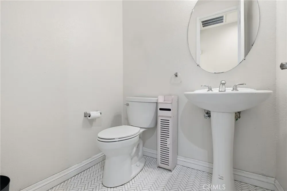 558 Calderone Corona, CA 92879