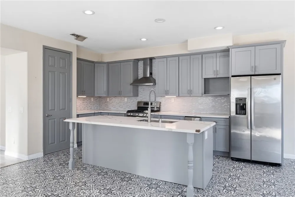 558 Calderone Corona, CA 92879
