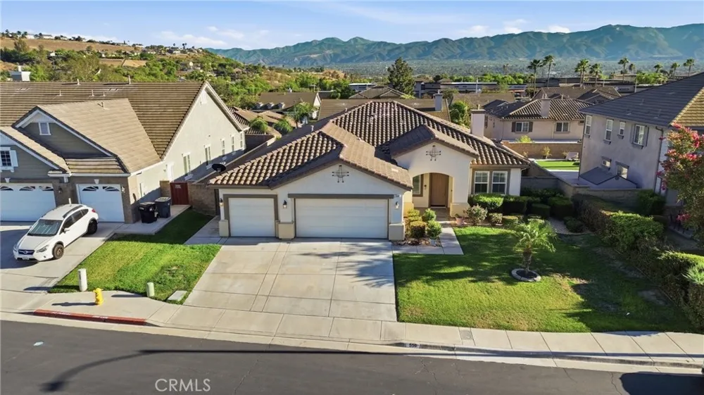 558 Calderone Corona, CA 92879