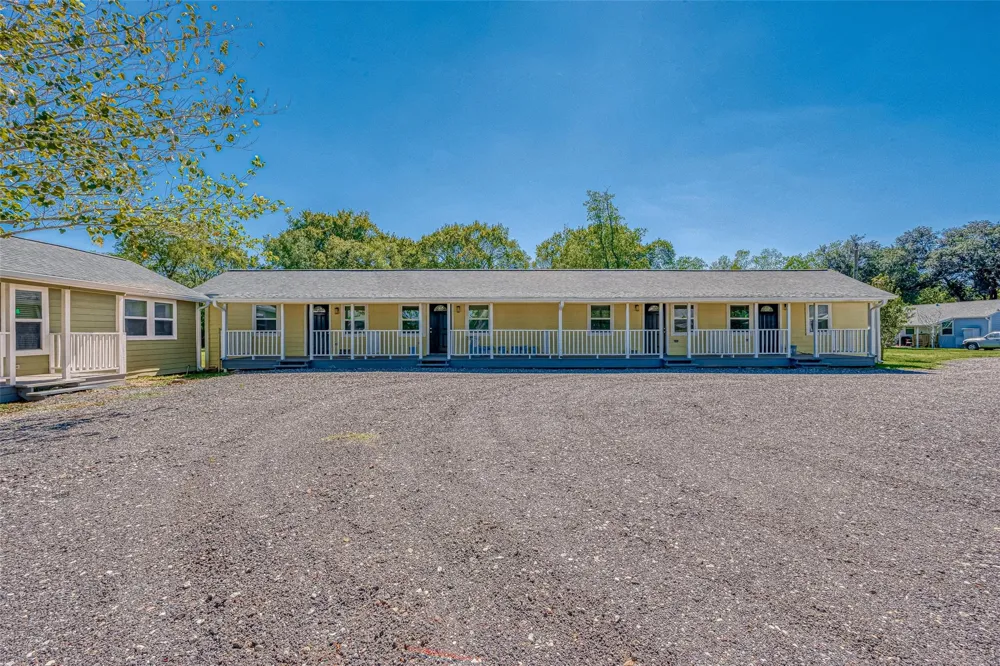1549 Garden Road #107 Pearland, TX 77581
