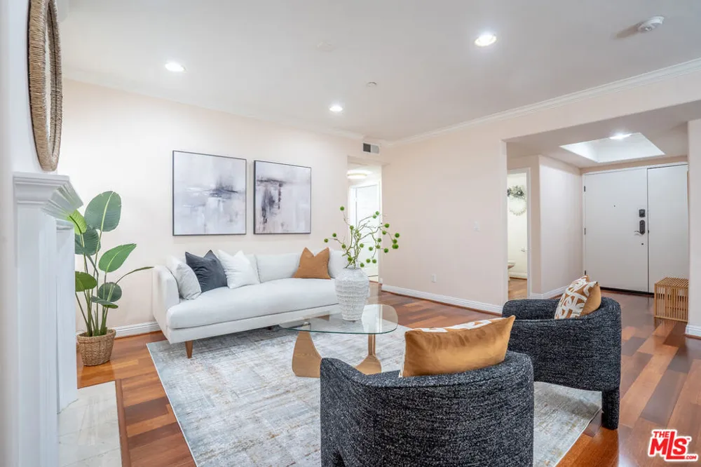 616 S Wilton Place #103 Los Angeles, CA 90005