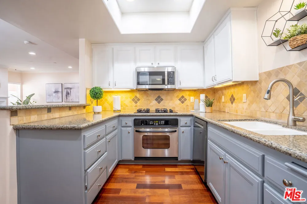 616 S Wilton Place #103 Los Angeles, CA 90005