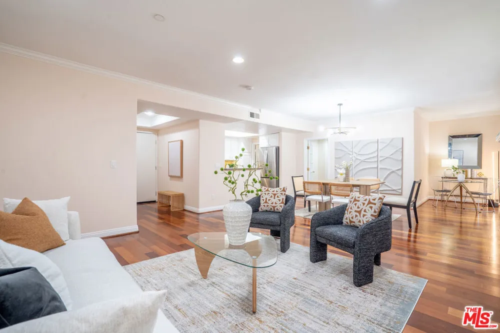 616 S Wilton Place #103 Los Angeles, CA 90005