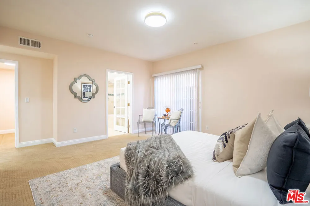 616 S Wilton Place #103 Los Angeles, CA 90005