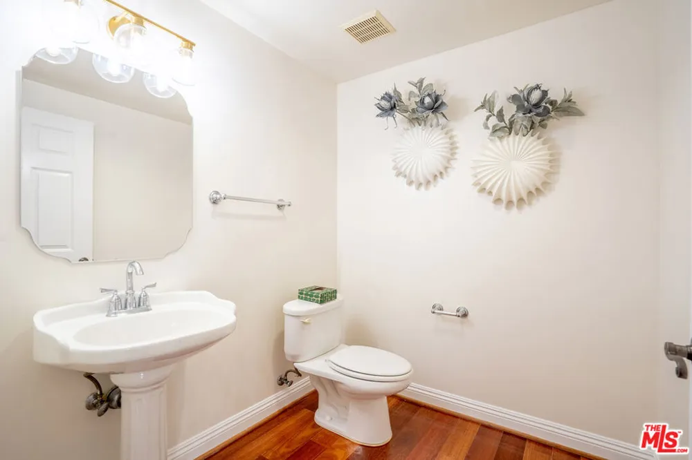 616 S Wilton Place #103 Los Angeles, CA 90005
