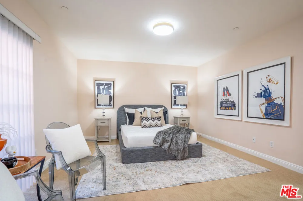 616 S Wilton Place #103 Los Angeles, CA 90005