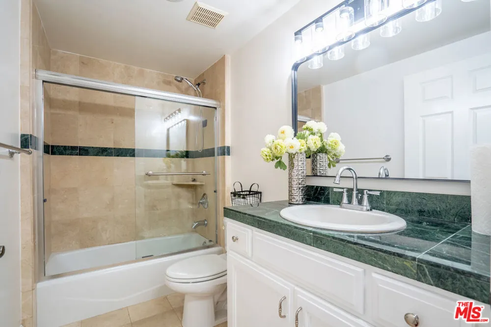 616 S Wilton Place #103 Los Angeles, CA 90005