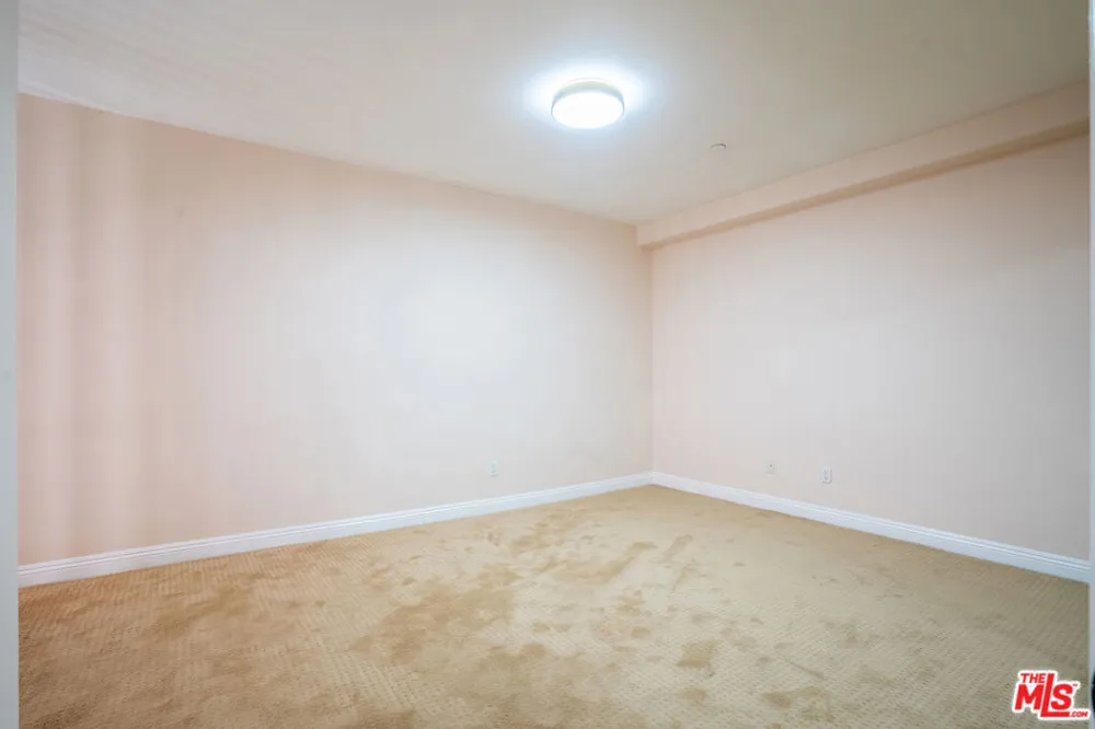 616 S Wilton Place #103 Los Angeles, CA 90005