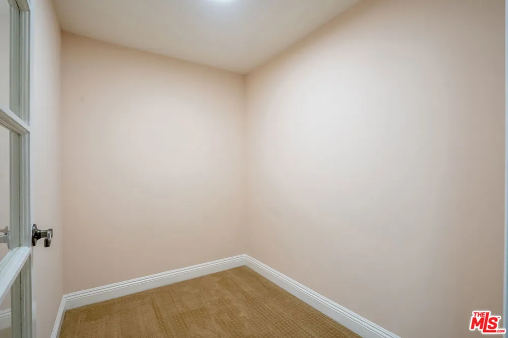616 S Wilton Place #103 Los Angeles, CA 90005