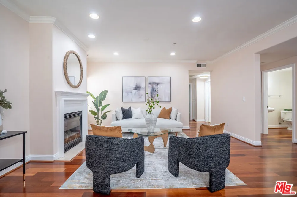 616 S Wilton Place #103 Los Angeles, CA 90005