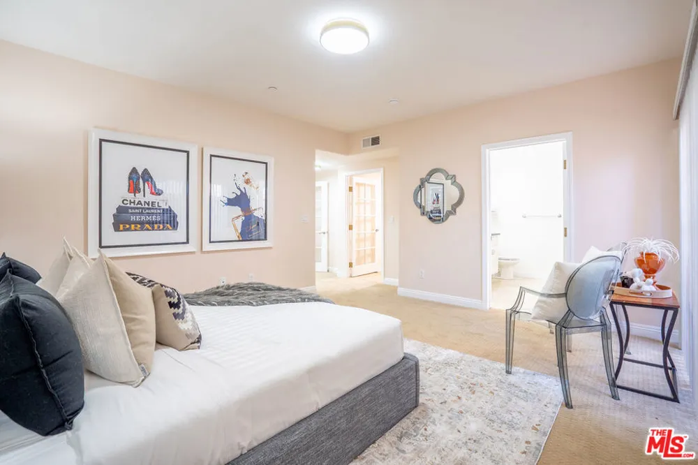 616 S Wilton Place #103 Los Angeles, CA 90005