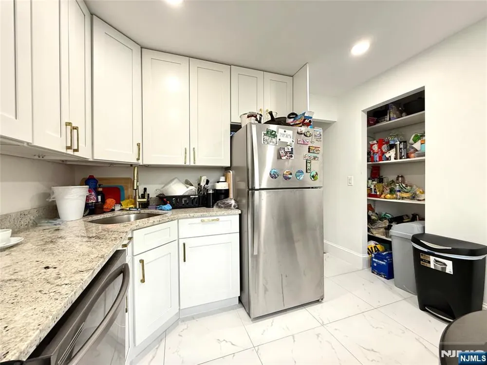 21 Livingston Avenue 2nd fl Lyndhurst, NJ 07071