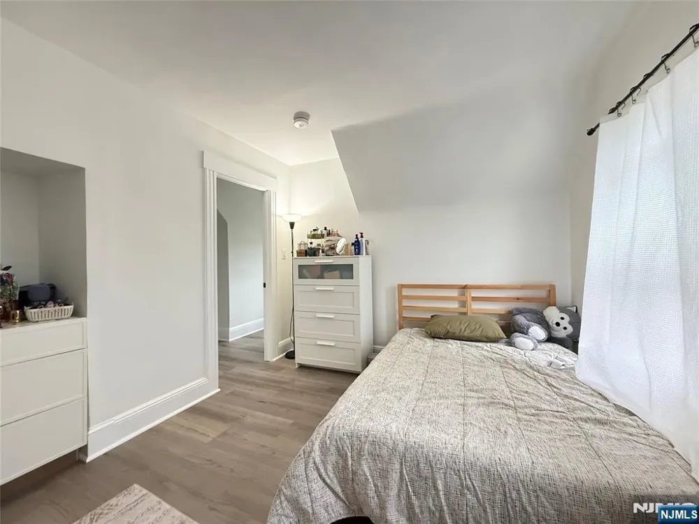 21 Livingston Avenue 2nd fl Lyndhurst, NJ 07071