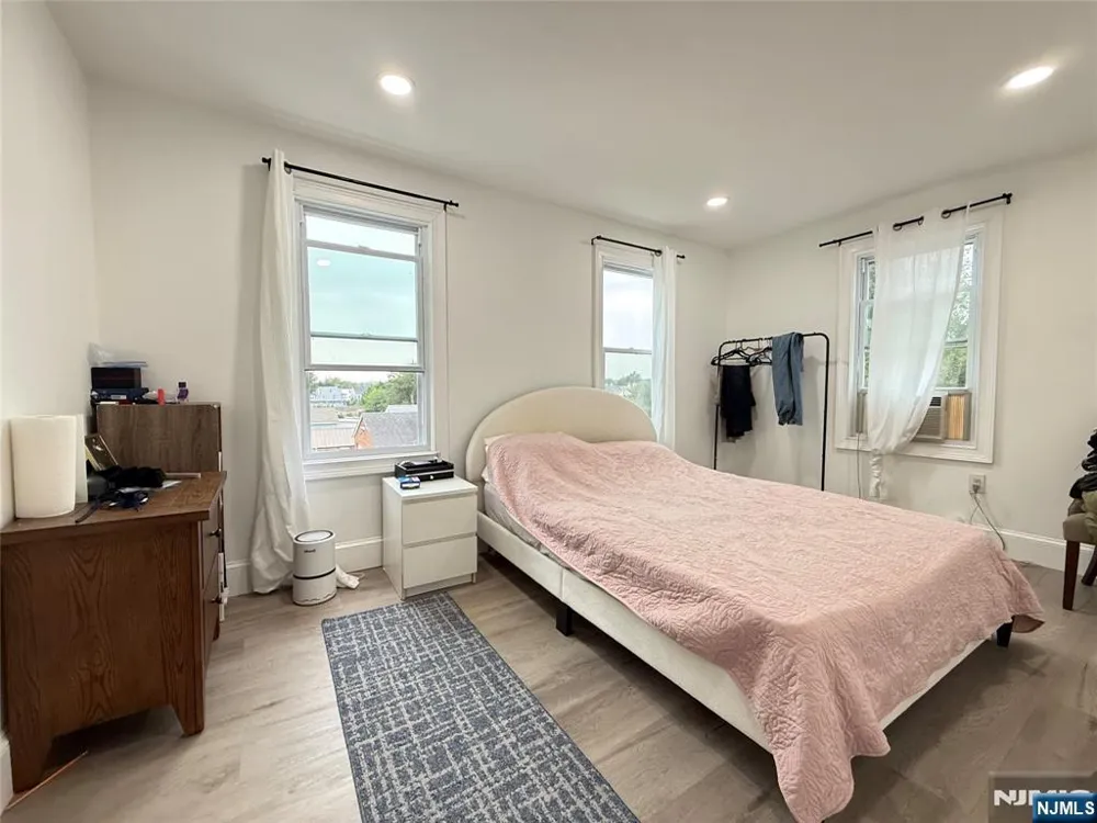 21 Livingston Avenue 2nd fl Lyndhurst, NJ 07071