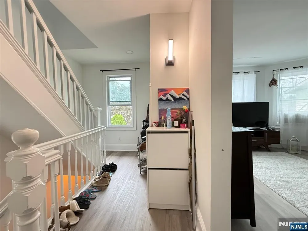 21 Livingston Avenue 2nd fl Lyndhurst, NJ 07071