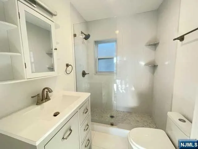 21 Livingston Avenue 2nd fl Lyndhurst, NJ 07071
