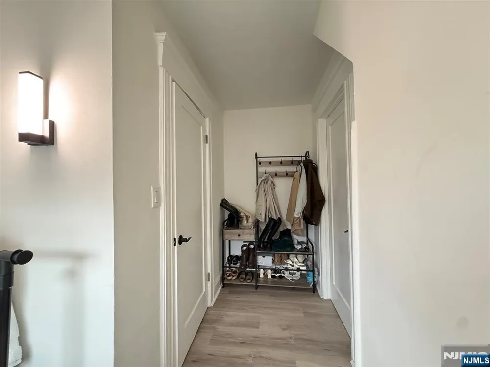 21 Livingston Avenue 2nd fl Lyndhurst, NJ 07071