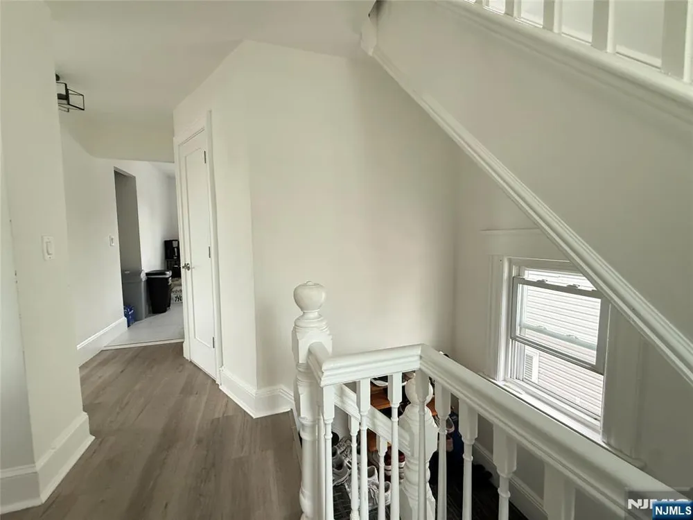 21 Livingston Avenue 2nd fl Lyndhurst, NJ 07071
