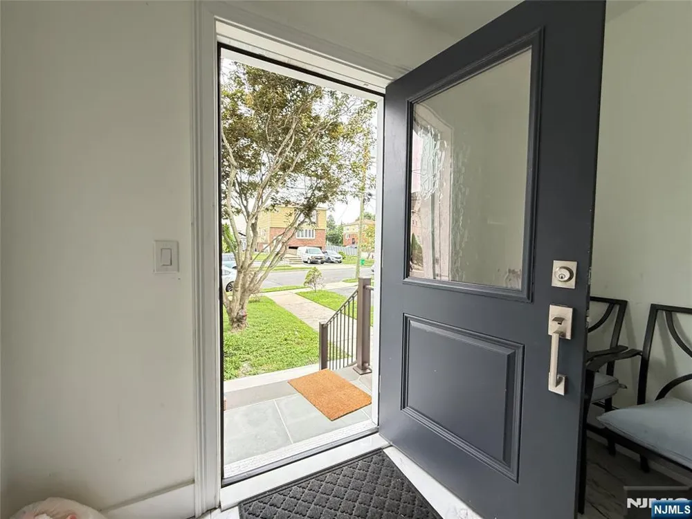 21 Livingston Avenue 2nd fl Lyndhurst, NJ 07071