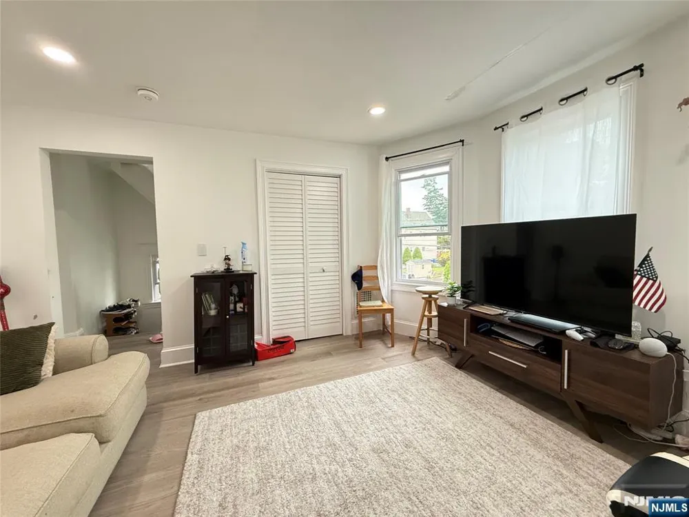 21 Livingston Avenue 2nd fl Lyndhurst, NJ 07071