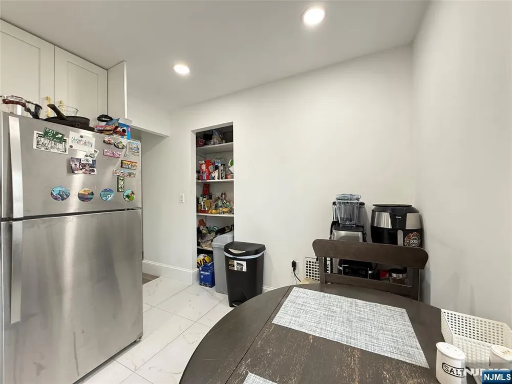 21 Livingston Avenue 2nd fl Lyndhurst, NJ 07071