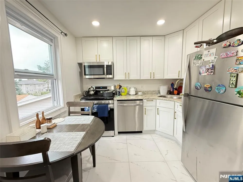 21 Livingston Avenue 2nd fl Lyndhurst, NJ 07071