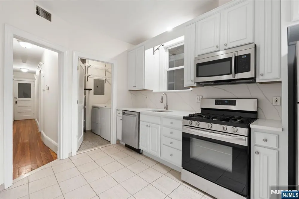 114 Shippen Street Weehawken, NJ 07086