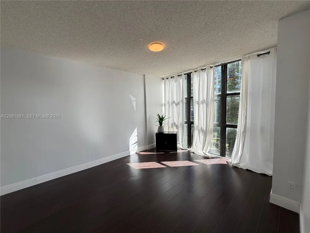 1000 Parkview Dr #531 Hallandale Beach, FL 33009