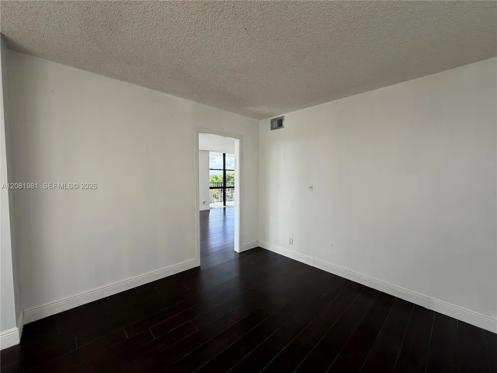 1000 Parkview Dr #531 Hallandale Beach, FL 33009