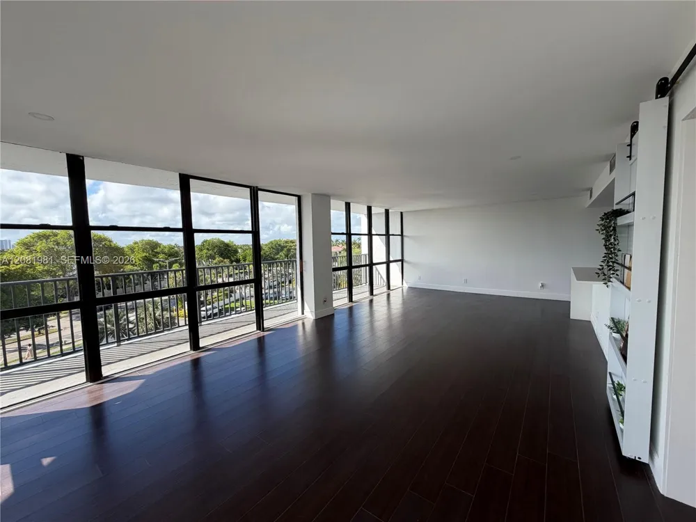 1000 Parkview Dr #531 Hallandale Beach, FL 33009