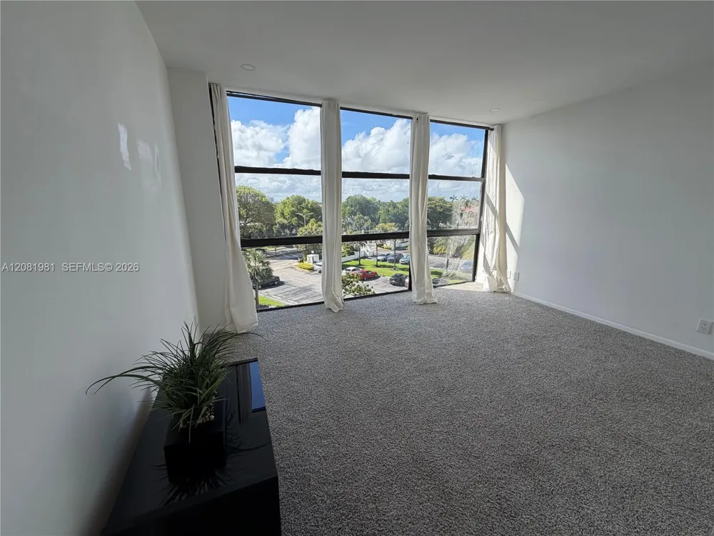 1000 Parkview Dr #531 Hallandale Beach, FL 33009