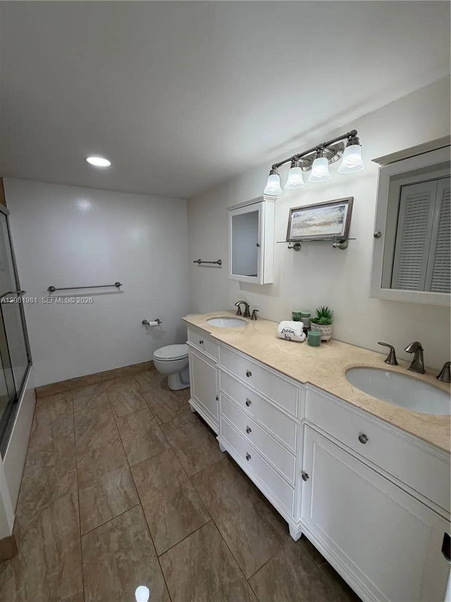 1000 Parkview Dr #531 Hallandale Beach, FL 33009