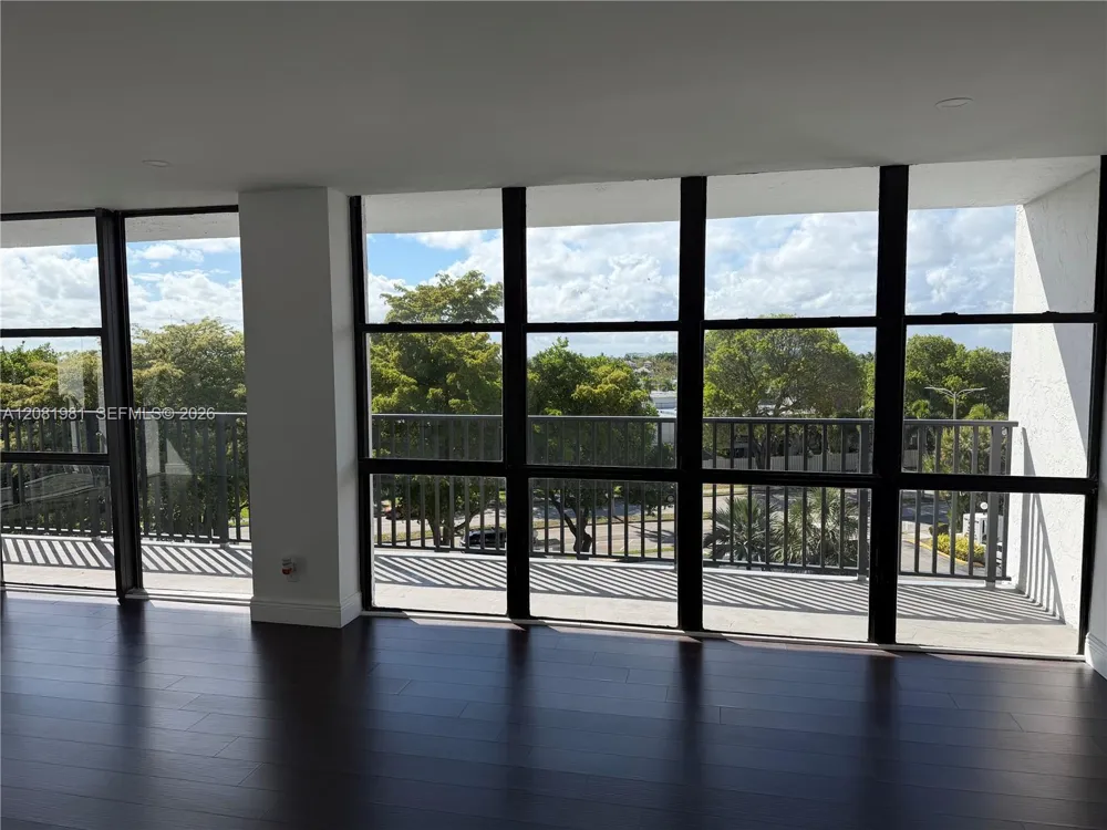 1000 Parkview Dr #531 Hallandale Beach, FL 33009