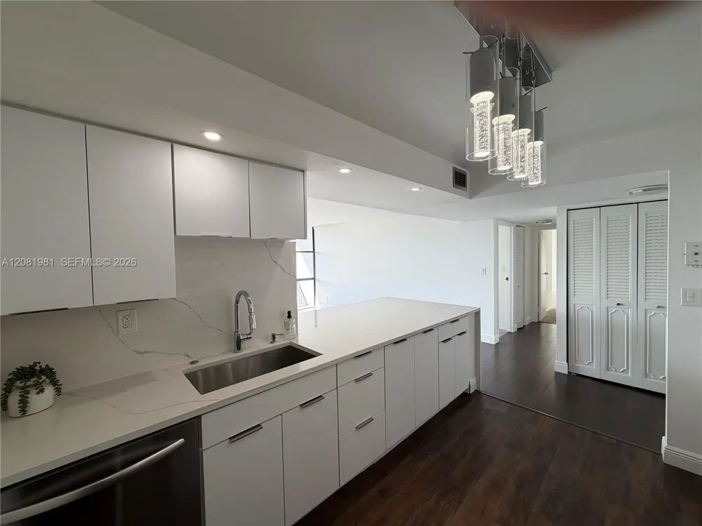 1000 Parkview Dr #531 Hallandale Beach, FL 33009