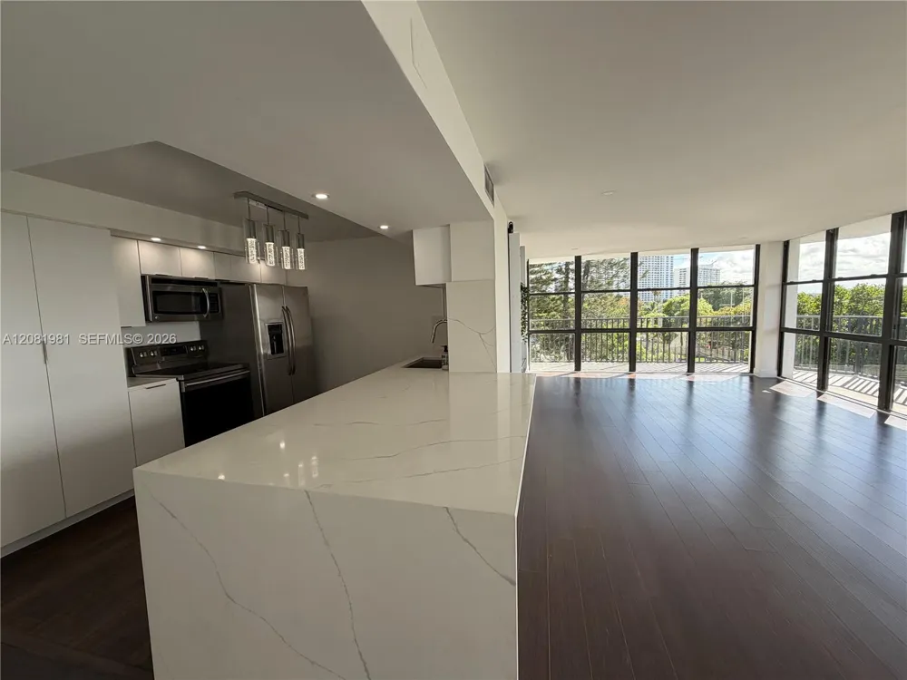 1000 Parkview Dr #531 Hallandale Beach, FL 33009