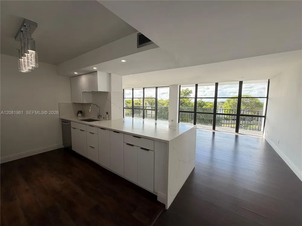 1000 Parkview Dr #531 Hallandale Beach, FL 33009