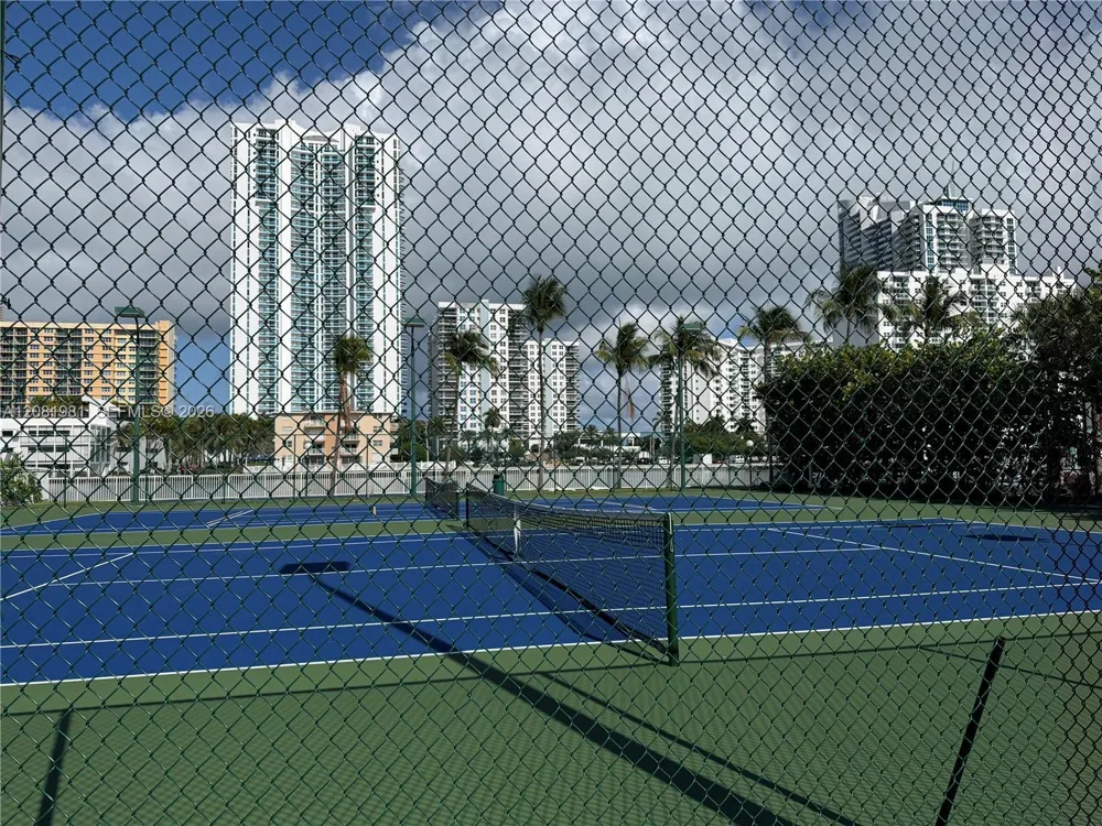 1000 Parkview Dr #531 Hallandale Beach, FL 33009
