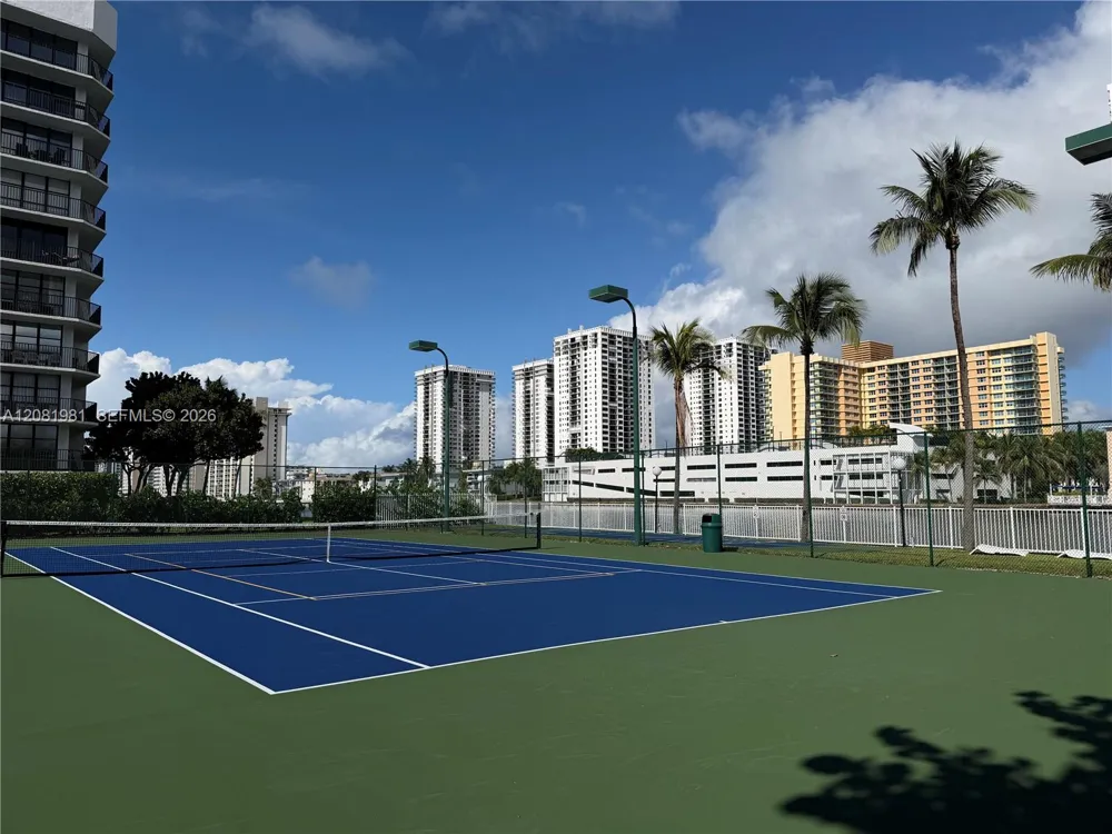 1000 Parkview Dr #531 Hallandale Beach, FL 33009