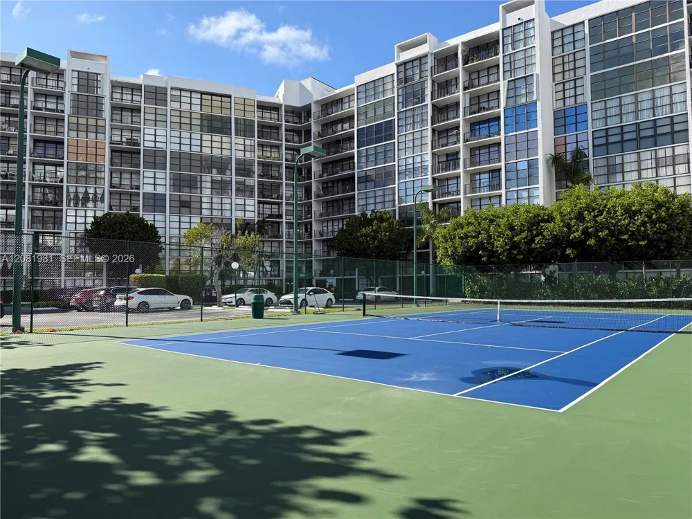 1000 Parkview Dr #531 Hallandale Beach, FL 33009