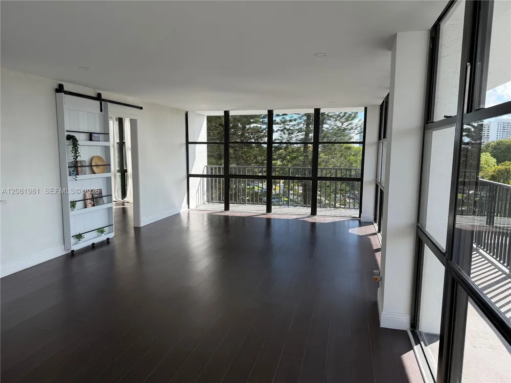 1000 Parkview Dr #531 Hallandale Beach, FL 33009