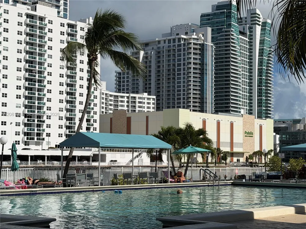 1000 Parkview Dr #531 Hallandale Beach, FL 33009