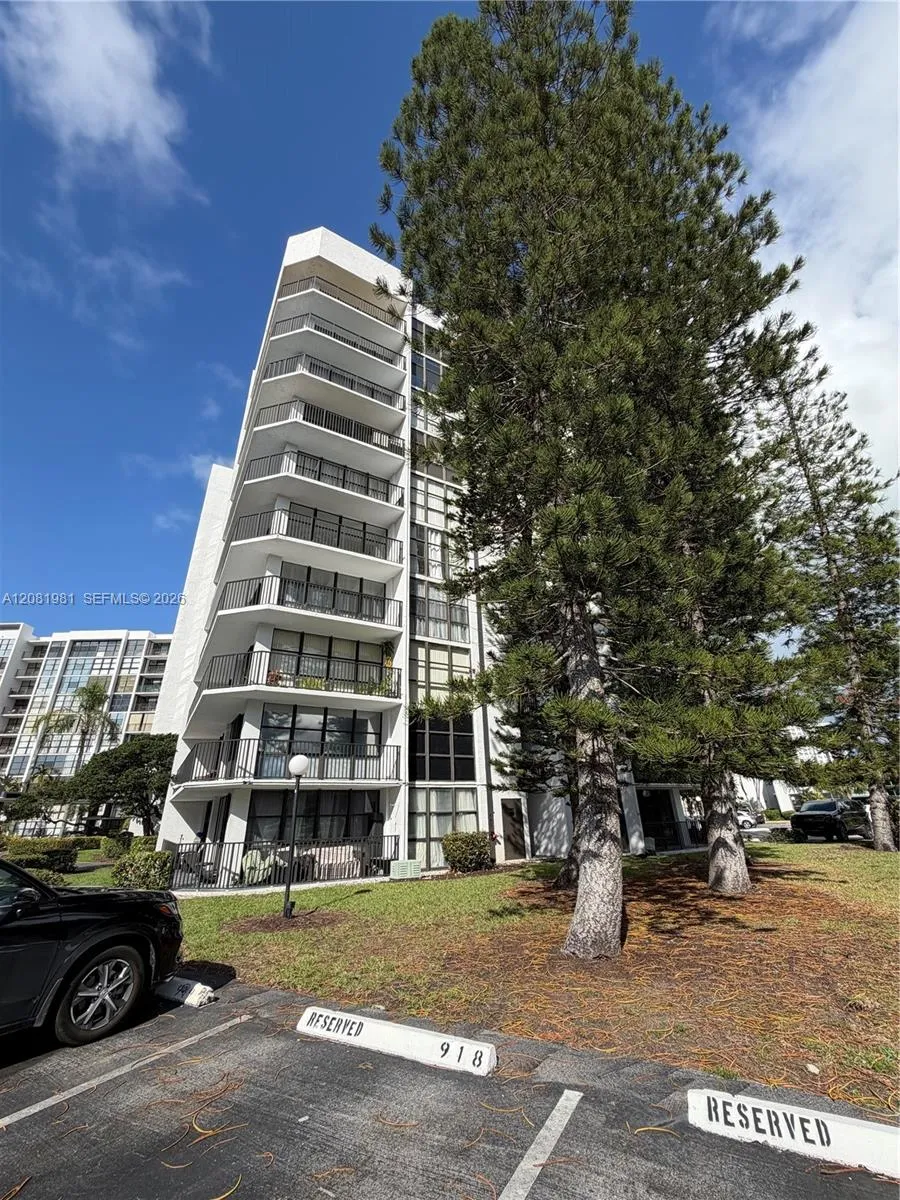 1000 Parkview Dr #531 Hallandale Beach, FL 33009